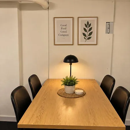 Bk - Isolated With Own Entrance Apartment *
