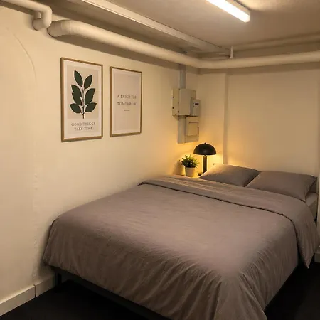 Bk - Isolated With Own Entrance Apartment *